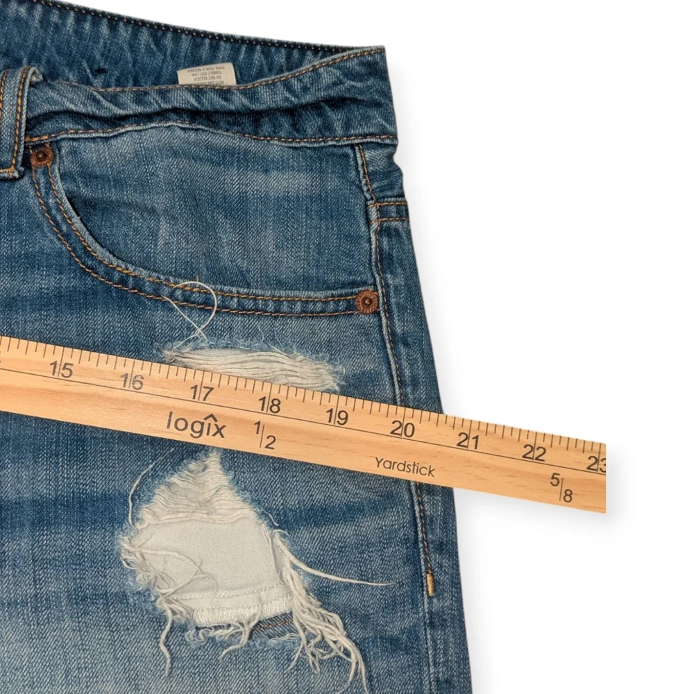 American Eagle  mid- waist distressed jean shorts Women's Size 14